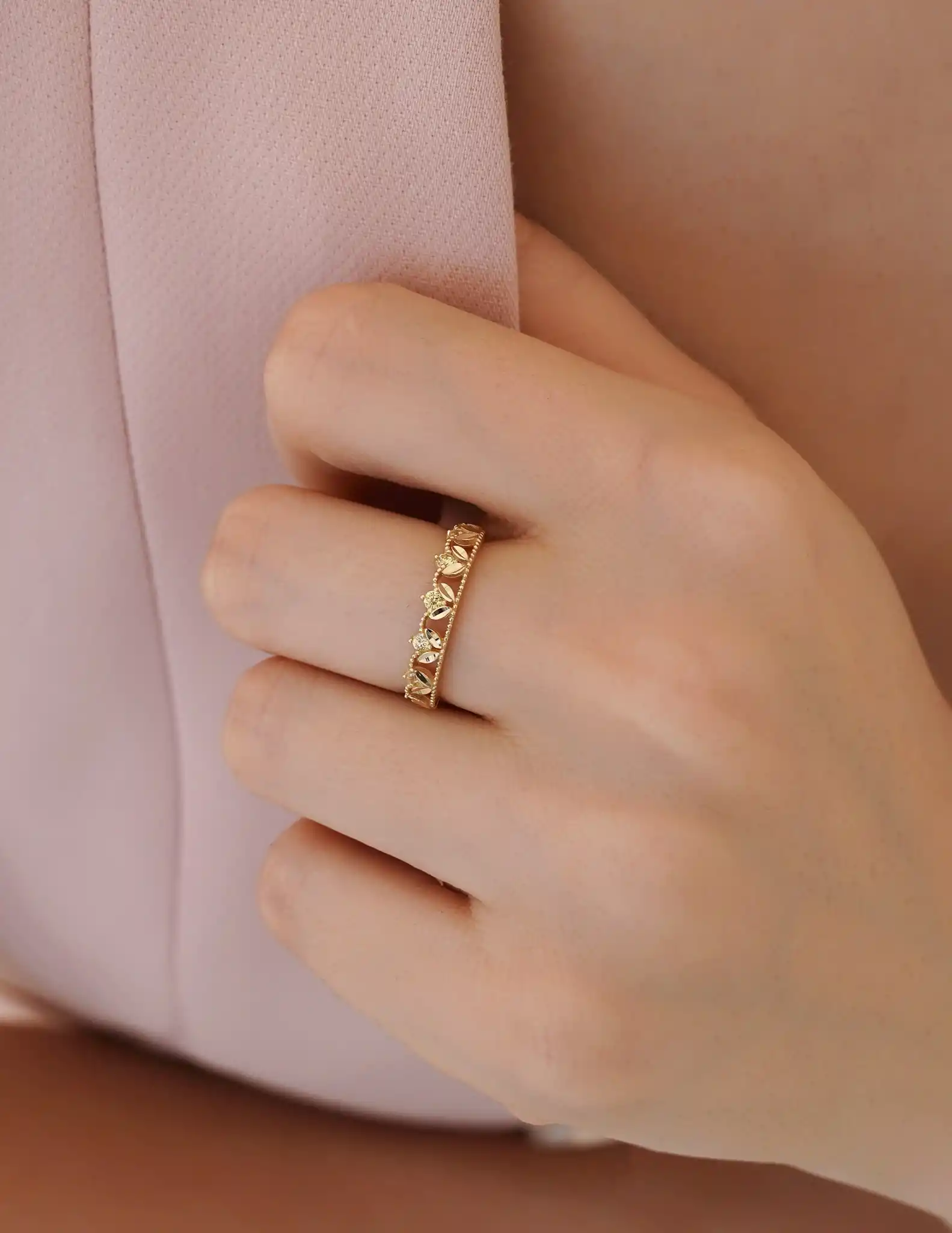 Lale Figürlü Altın Yüzük