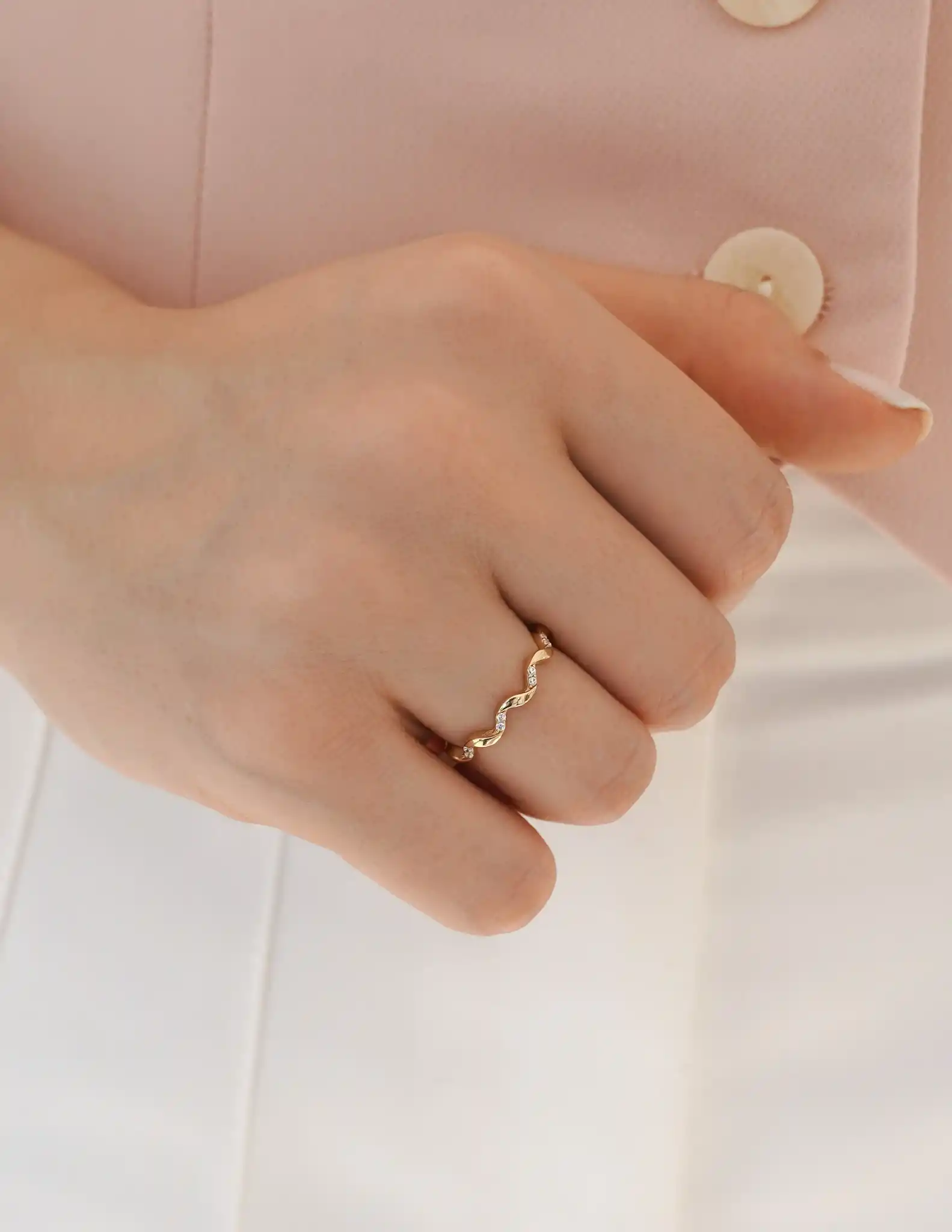 Taş Detaylı Dalgalı Yüzük