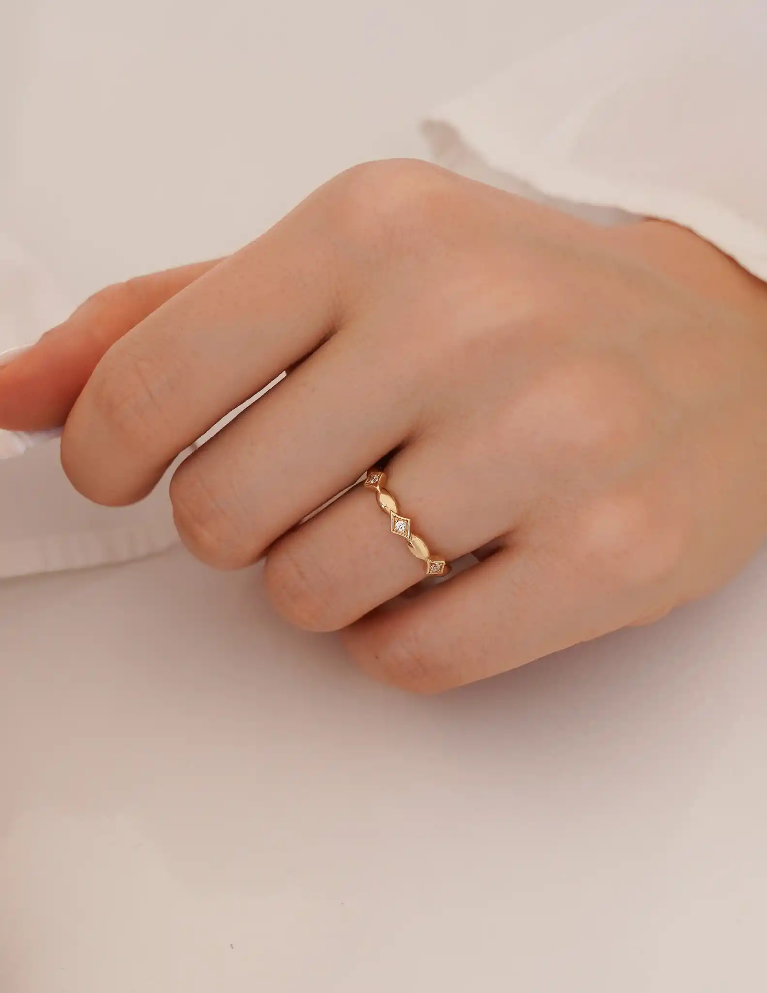 Geo Formlu Taşlı Yüzük