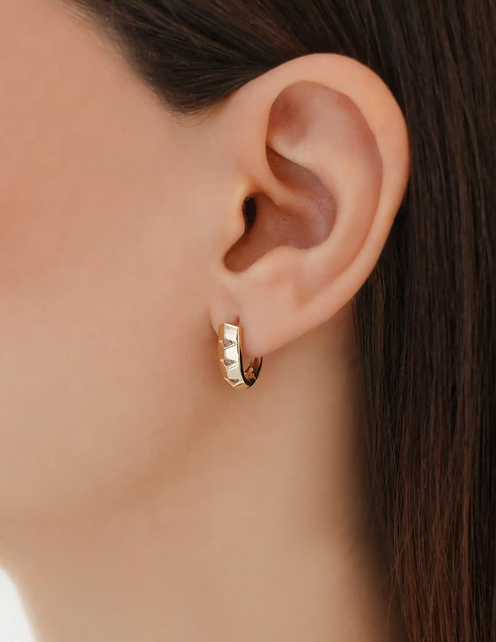 Taş Detaylı Altın Halka Küpe