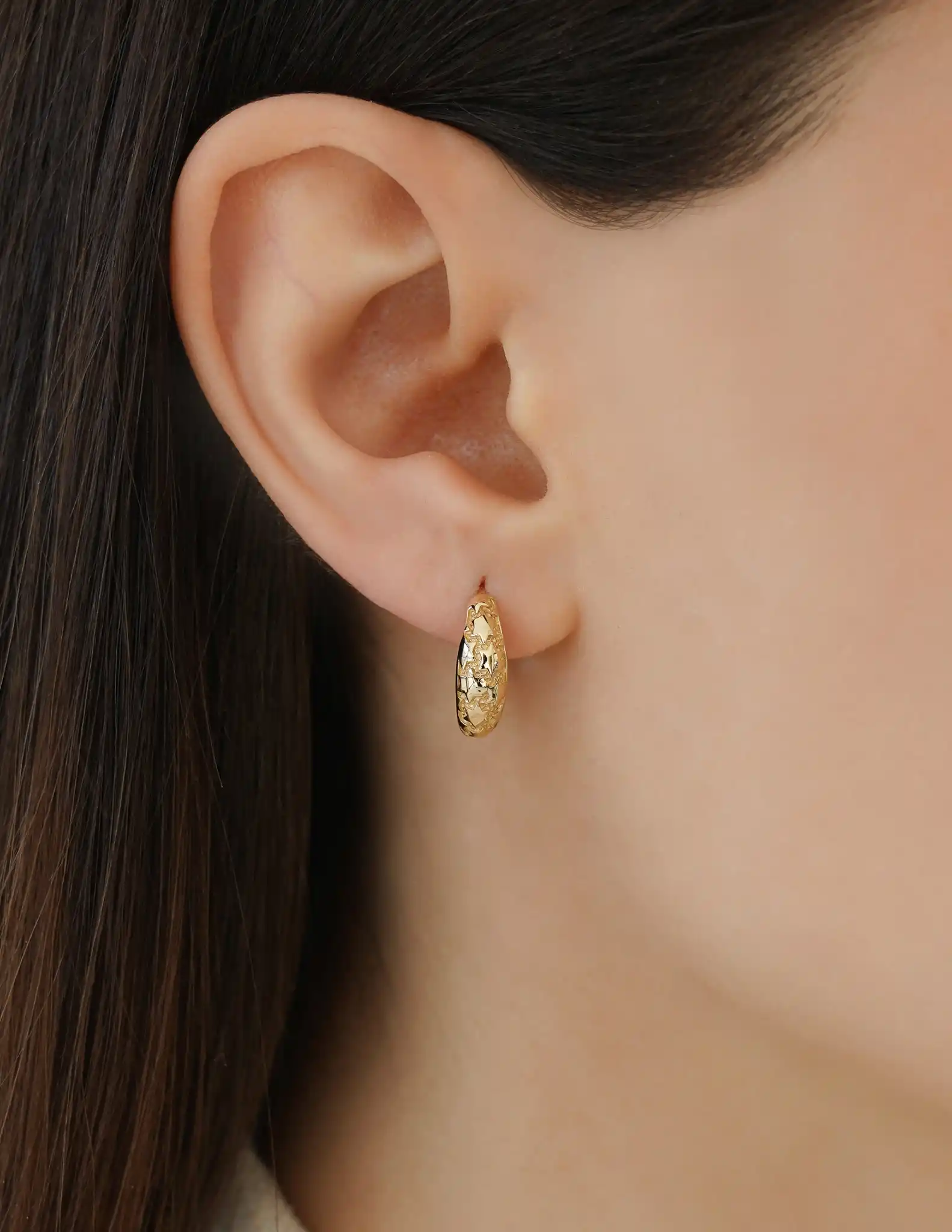 Yıldız Desenli Altın Halka Küpe