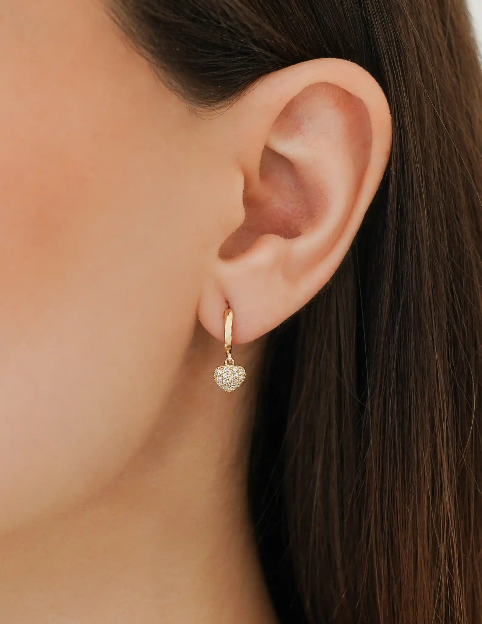 Taşlı Kalp Sallantılı Altın Küpe