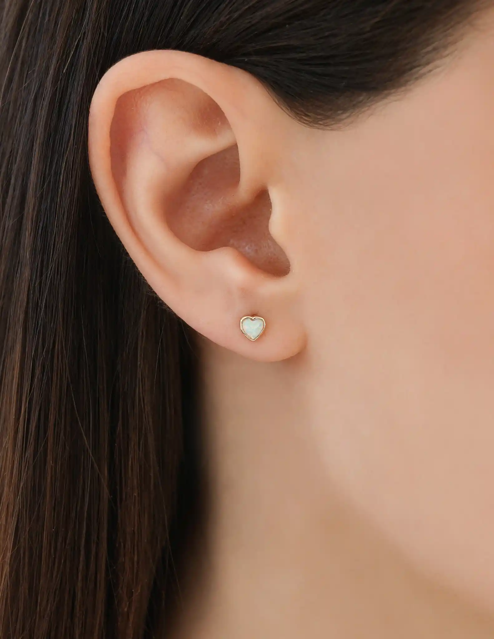 Hologram Taşlı Mini Kalp Küpe