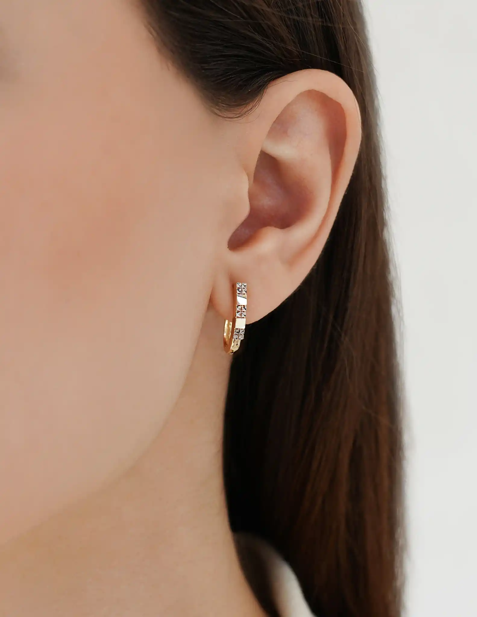 Kalem Detaylı Altın Küpe