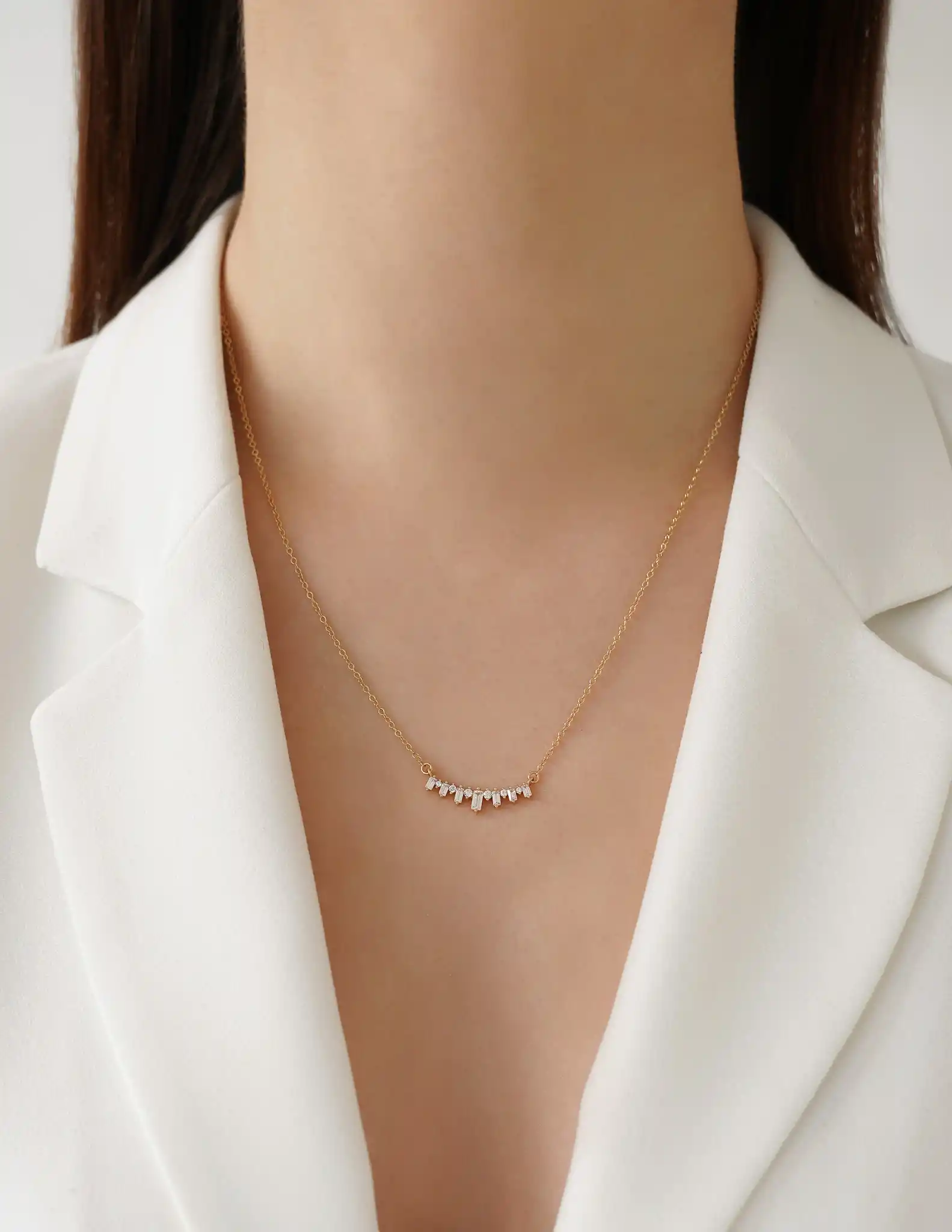 Sıra Baget Taşlı Altın Kolye