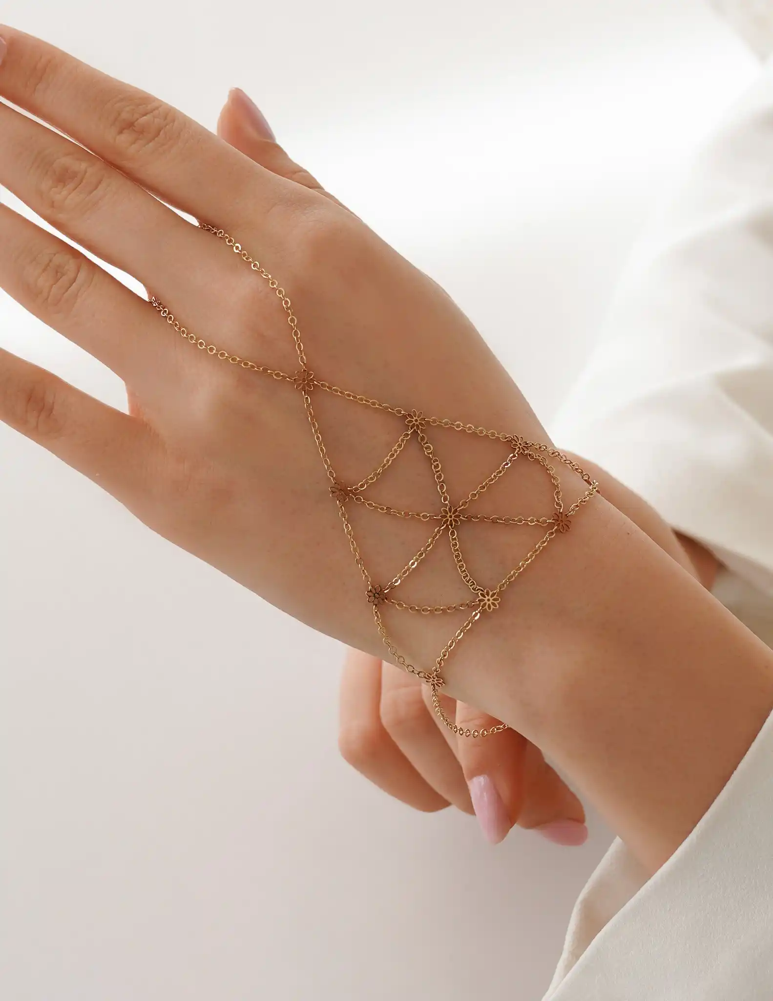 Çiçek Figürlü Zincir Şahmeran