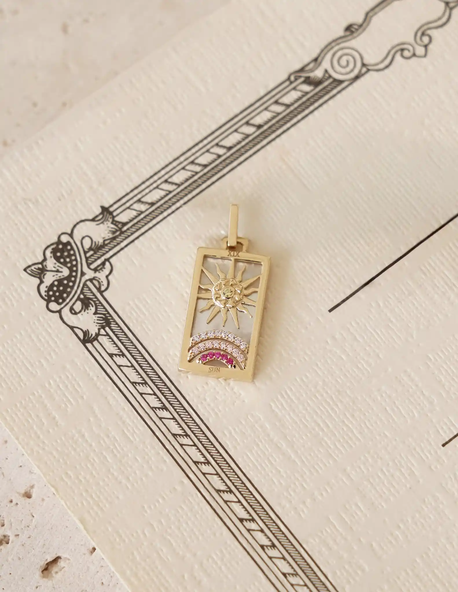 Sedef Taşlı Güneş Kolye Ucu