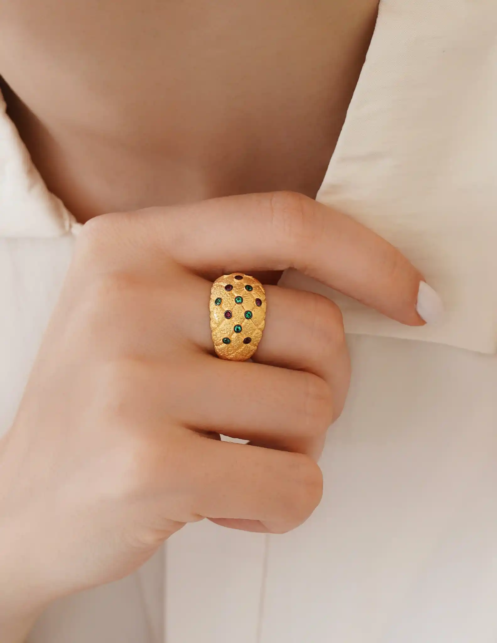 22 Ayar Renkli Taşlı Altın Yüzük