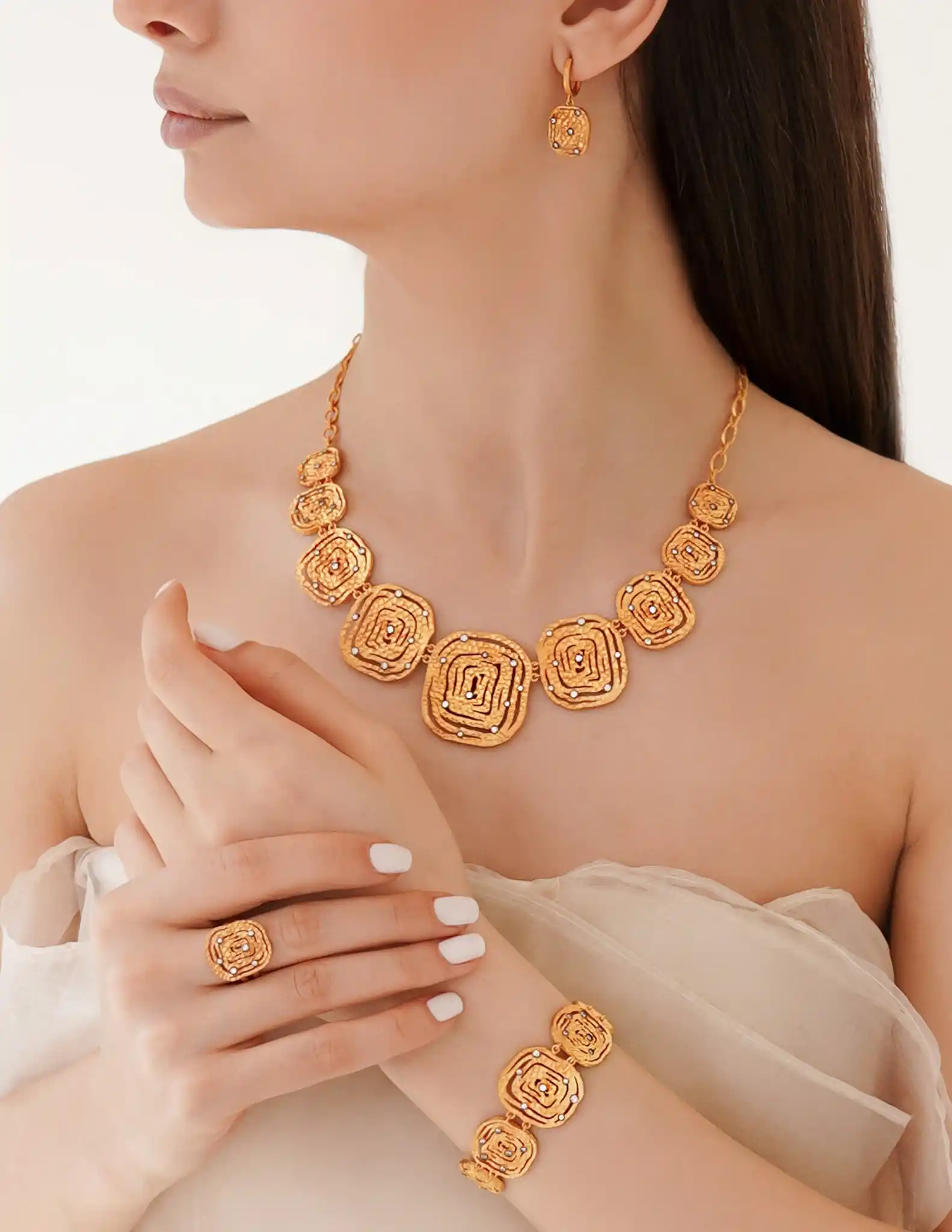 22 Ayar Taşlı Etnik Desenli Kolye