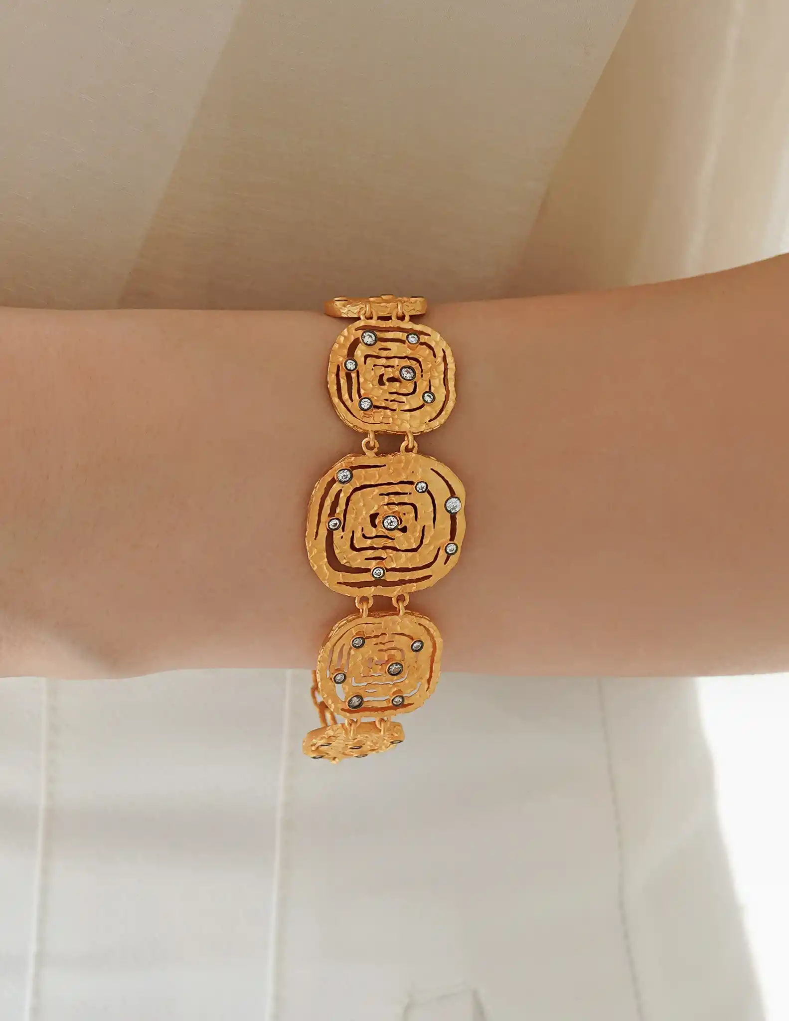 22 Ayar Taşlı Etnik Desenli Bileklik