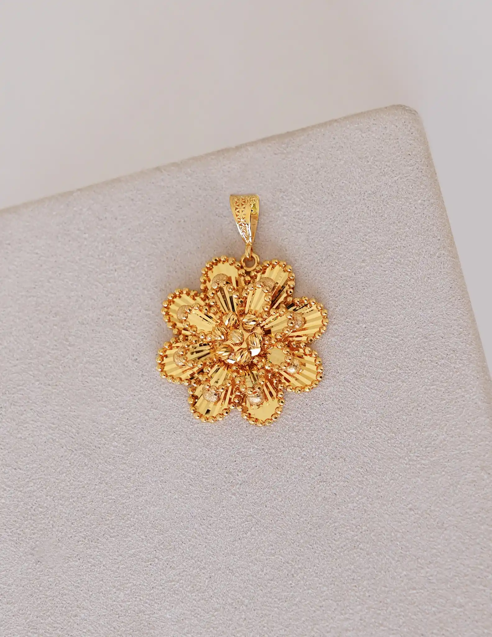 22 Ayar Altın Dorika Toplu Çiçek Kolye Ucu