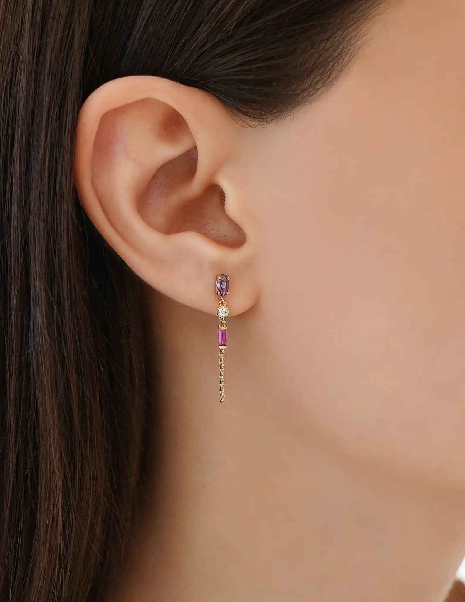 Renkli Taş Sallantılı Altın Küpe