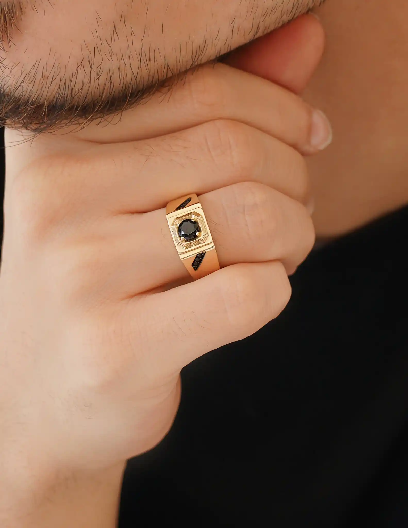 Siyah Taşlı Altın Erkek Yüzük