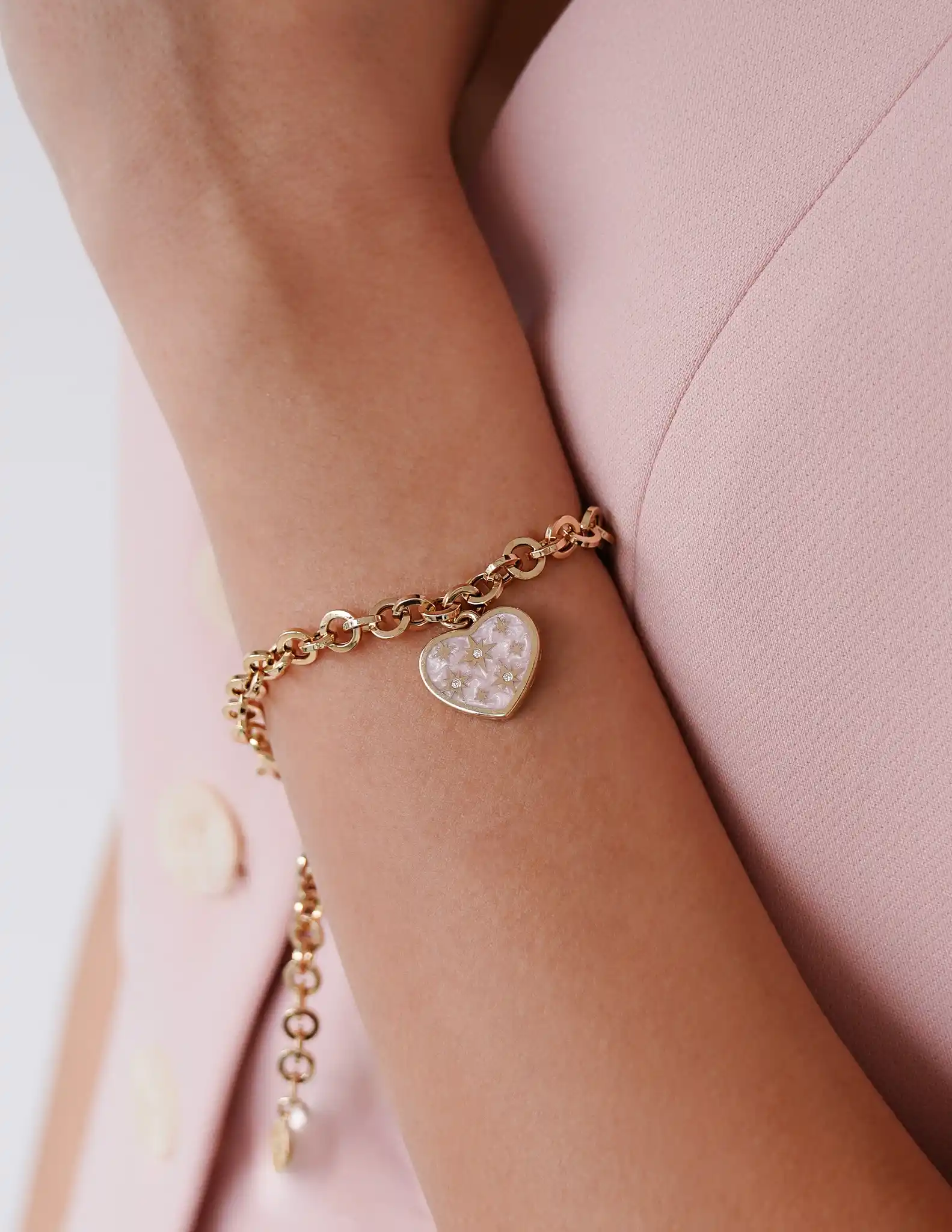 Mineli Kalp Sallantılı Altın Bileklik