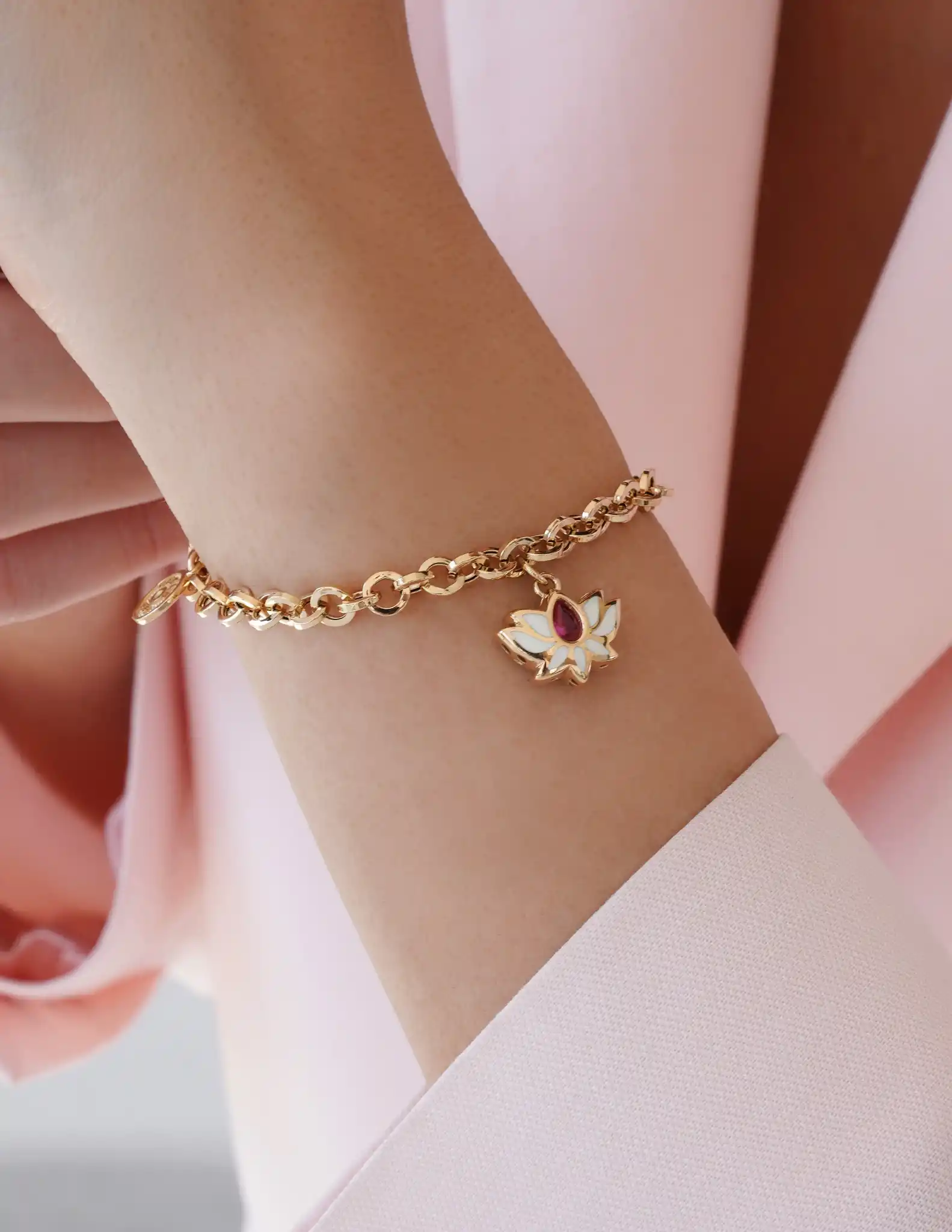 Taşlı Lotus Altın Zincir Bileklik