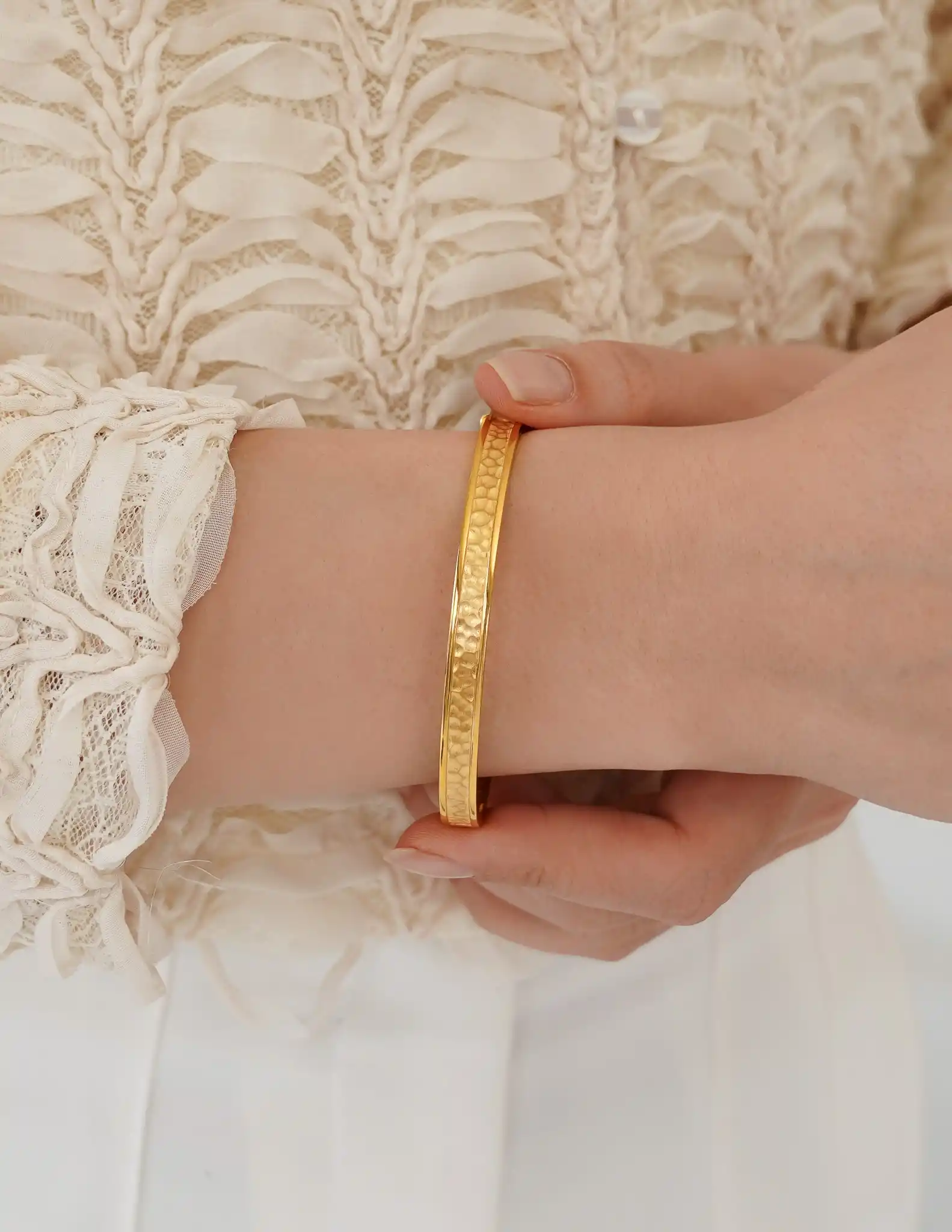 22 Ayar Altın Dövme Desenli Kelepçe Bileklik