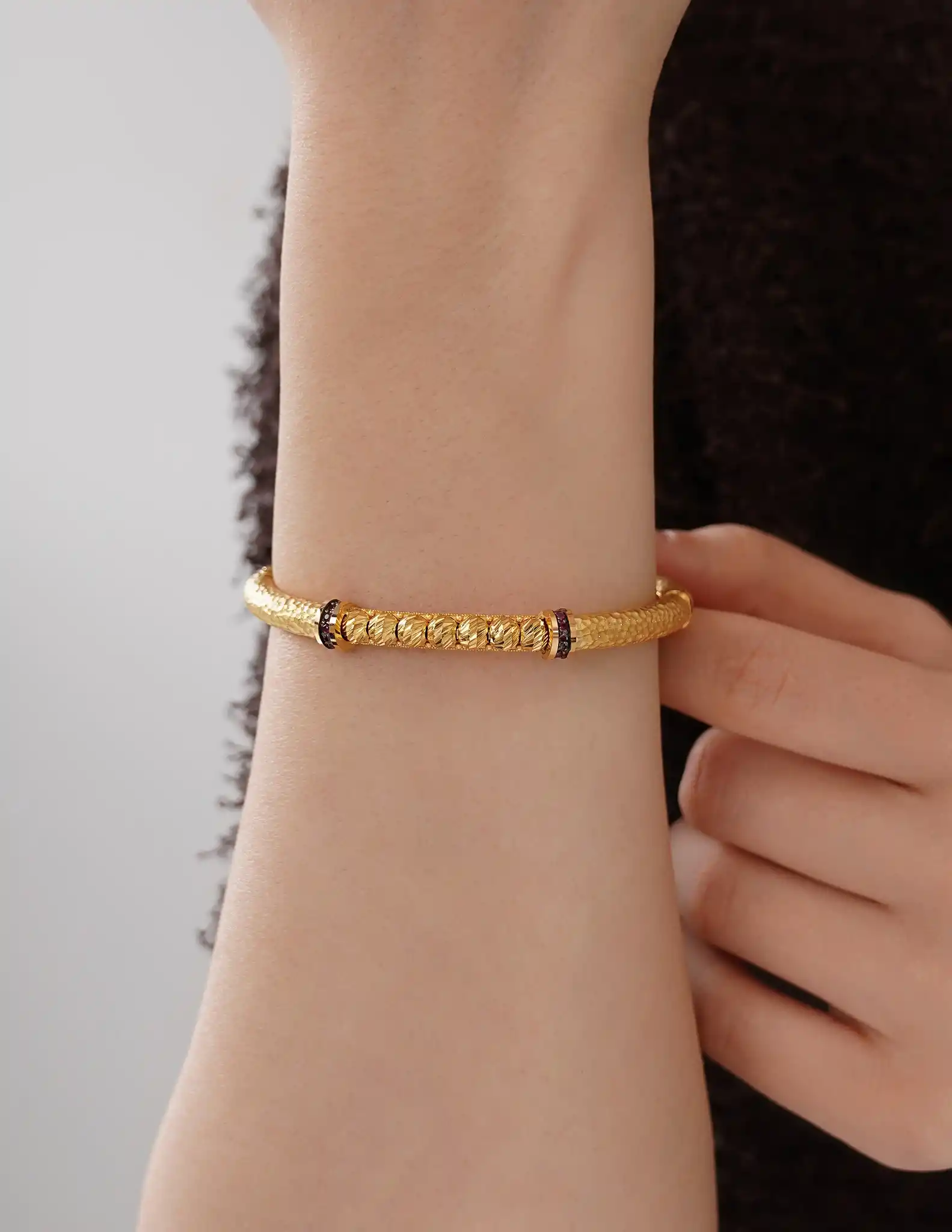 22 Ayar Bordo Taşlı ve Dorikalı Kelepçe Bileklik