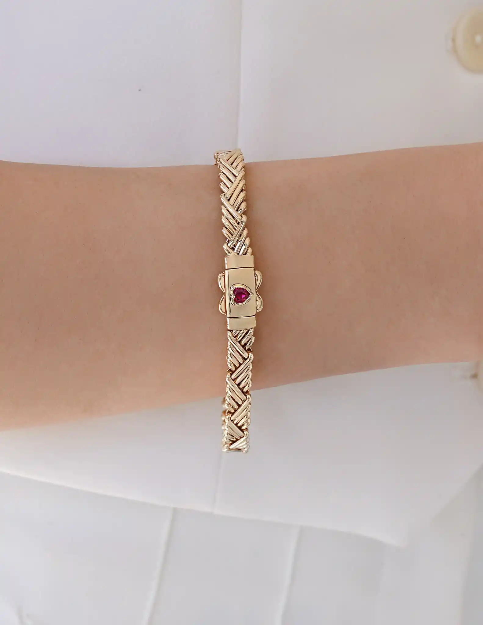 Kalp Detaylı Altın Zincir Bileklik