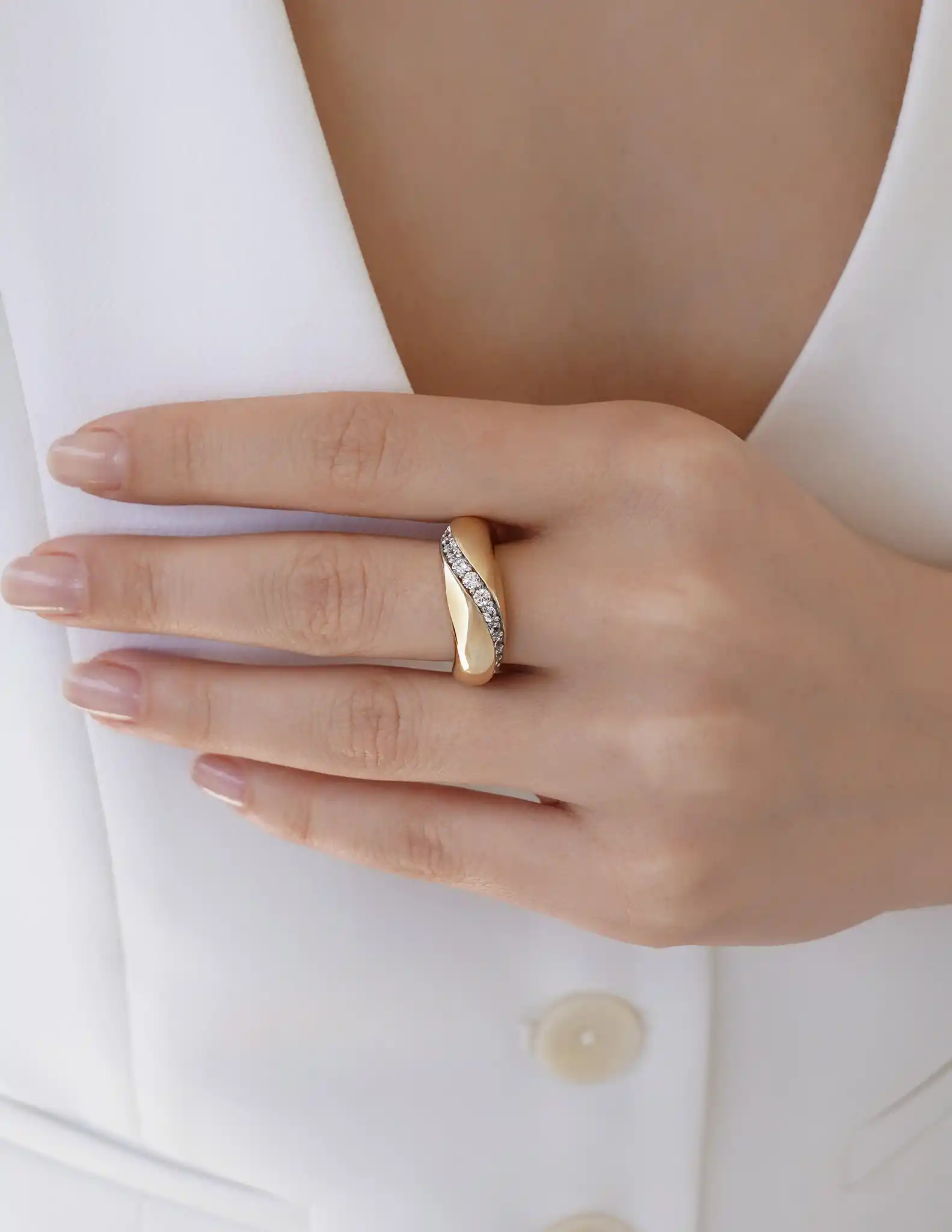 Taşlı Altın Bomb Yüzük