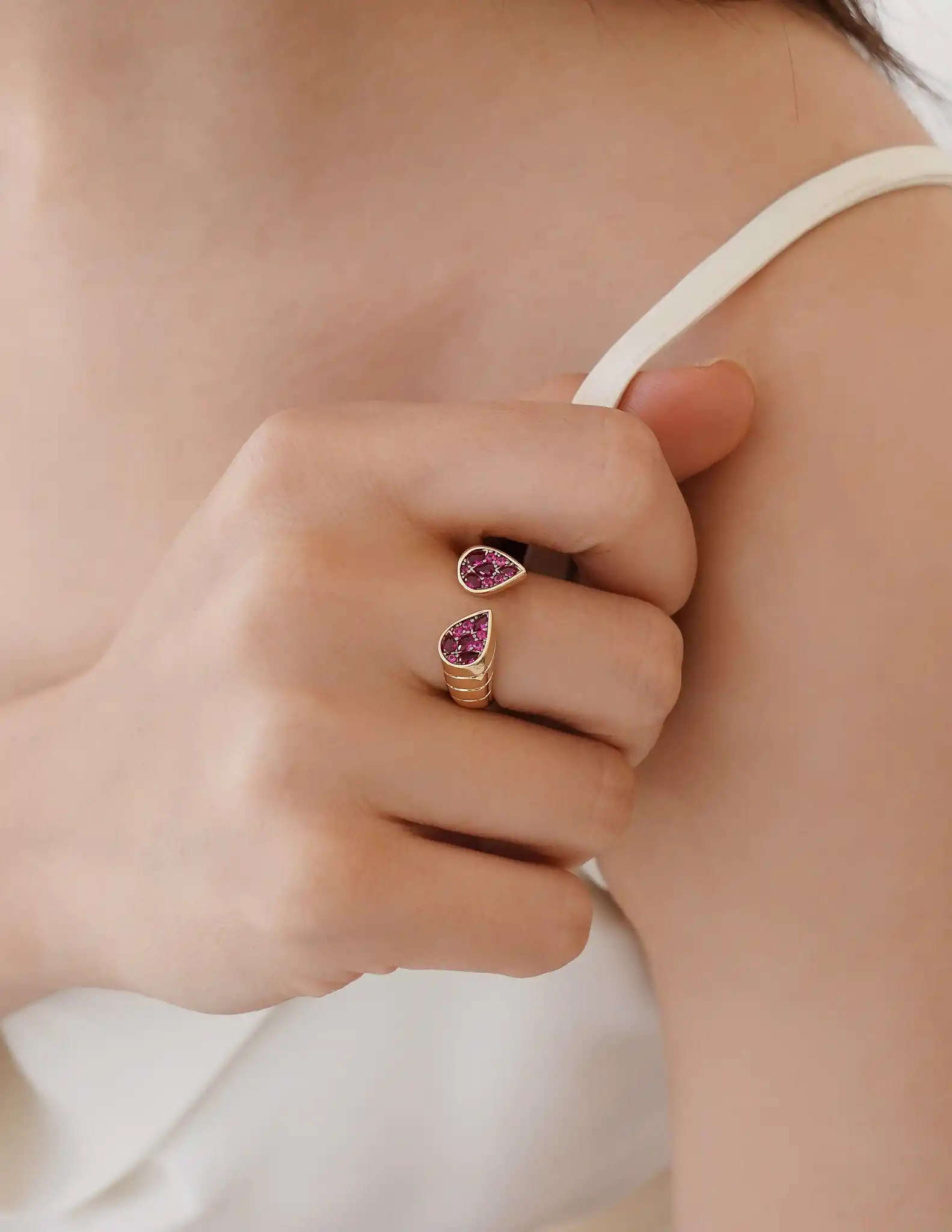 Pembe Taşlı Altın Yüzük