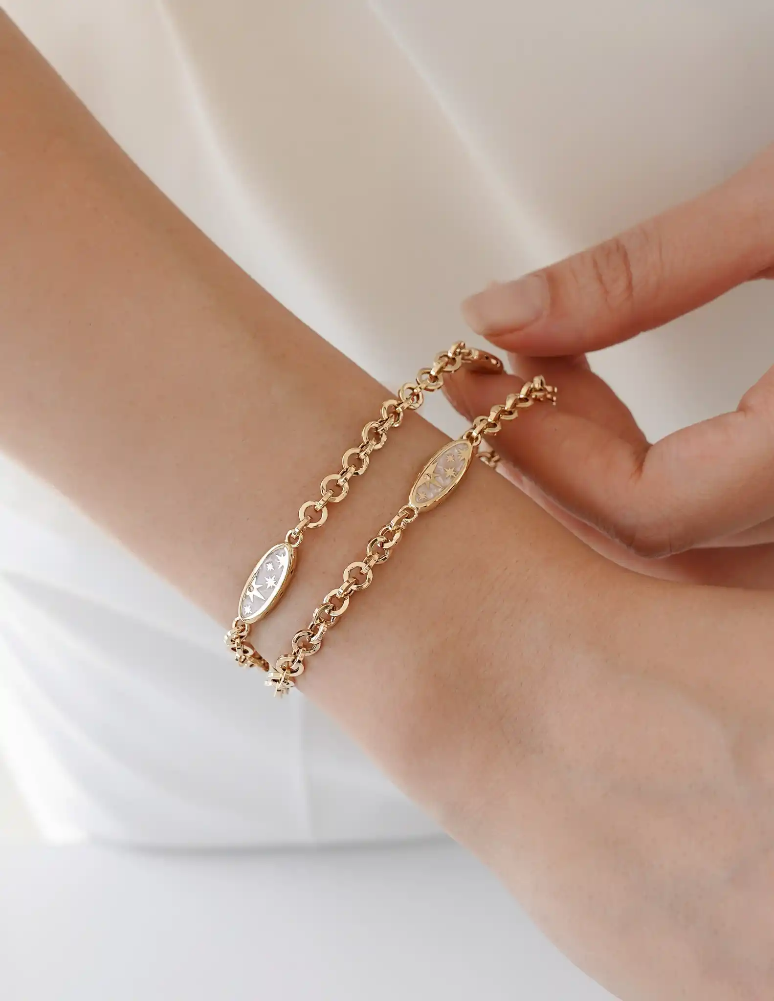 İki Zincirli Mineli Altın Bileklik