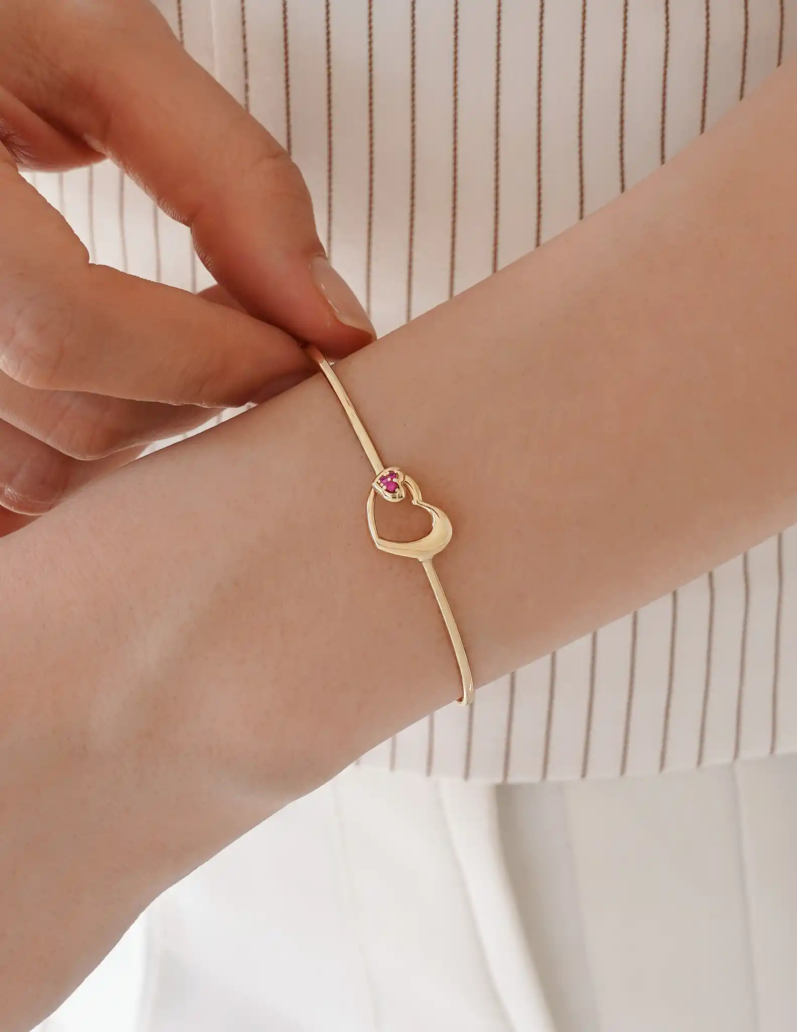 Taşlı İkili Kalpli Kelepçe Bileklik