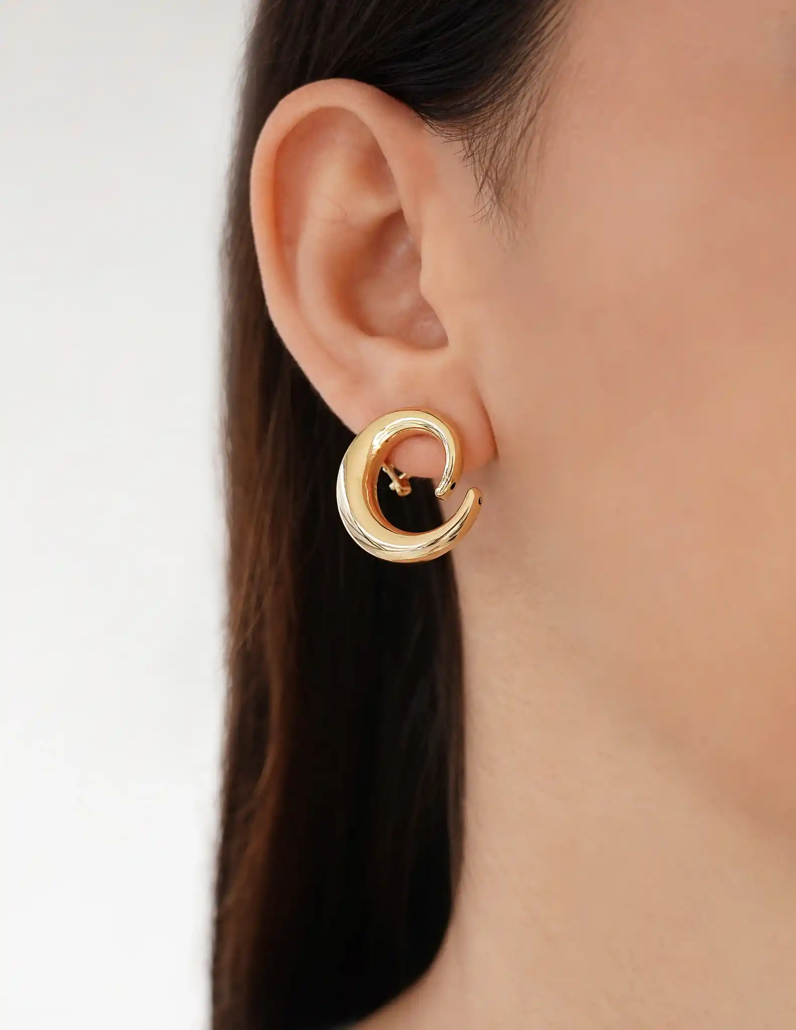 Altın Tasarım Küpe