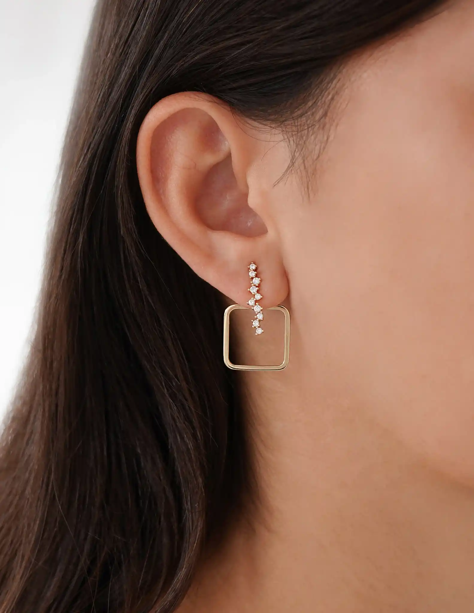 Kare Formlu Taşlı Küpe