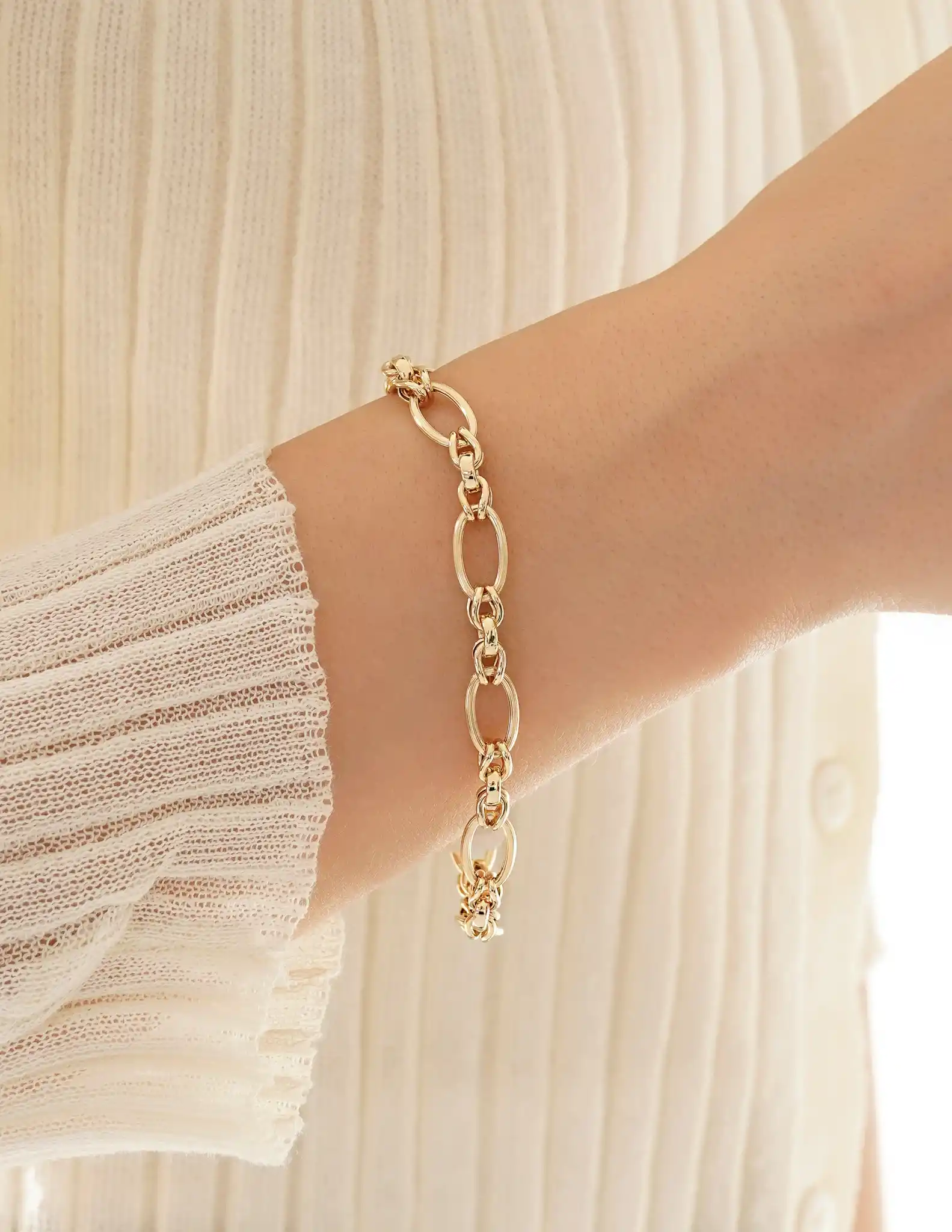 Oval Halkalı Altın Zincir Bileklik