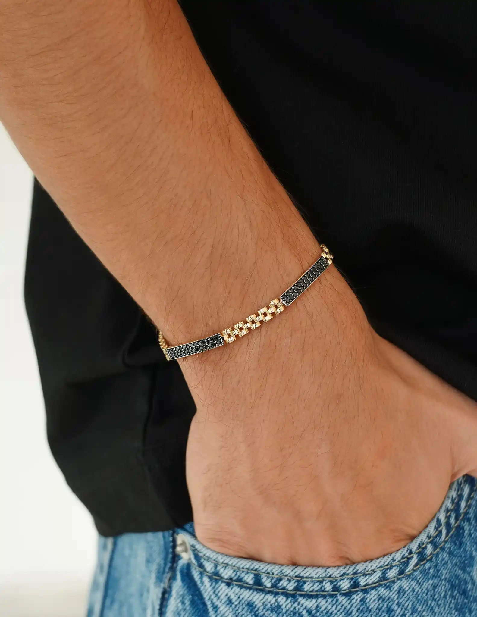 Siyah Taş Detaylı Altın Bileklik