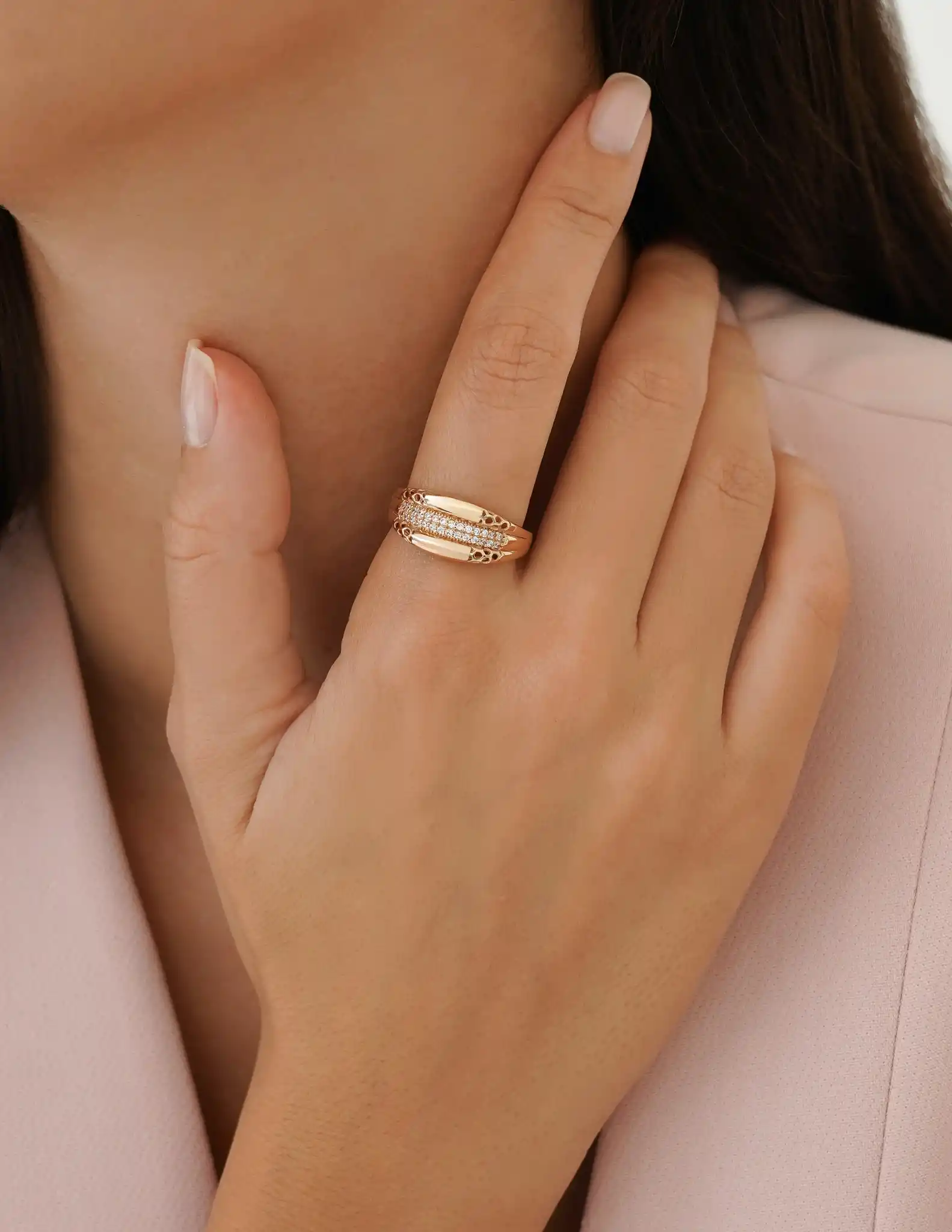 Taş Detaylı Altın Yüzük