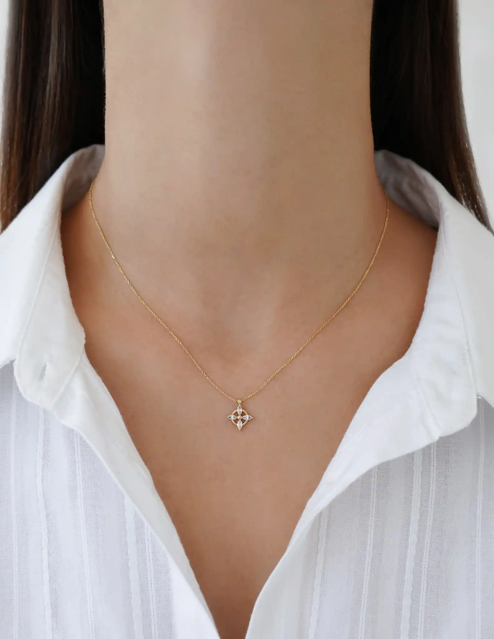 Taşlı Altın Minimal Kolye
