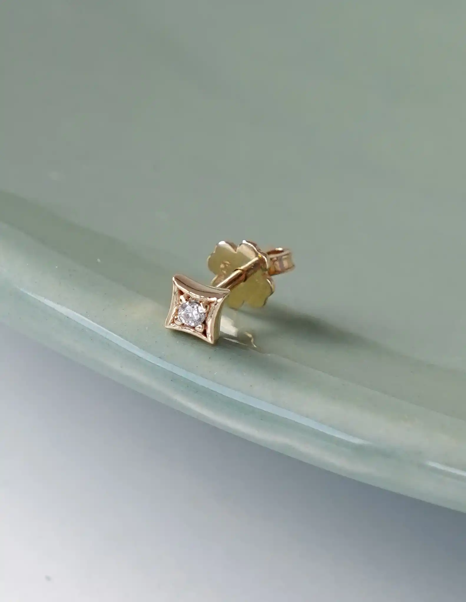 Tektaş Tragus Piercing