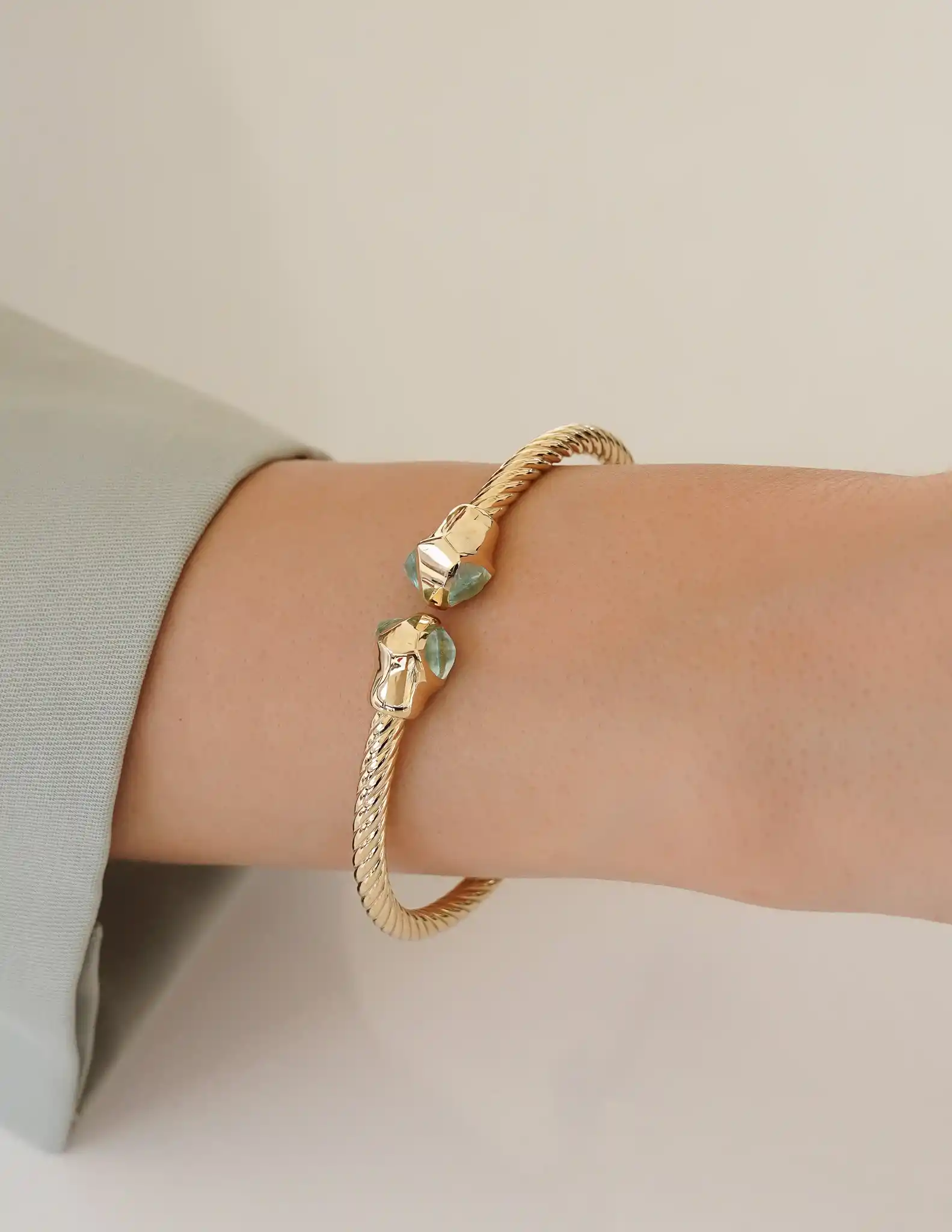 Twist Taşlı Altın Kelepçe Bileklik