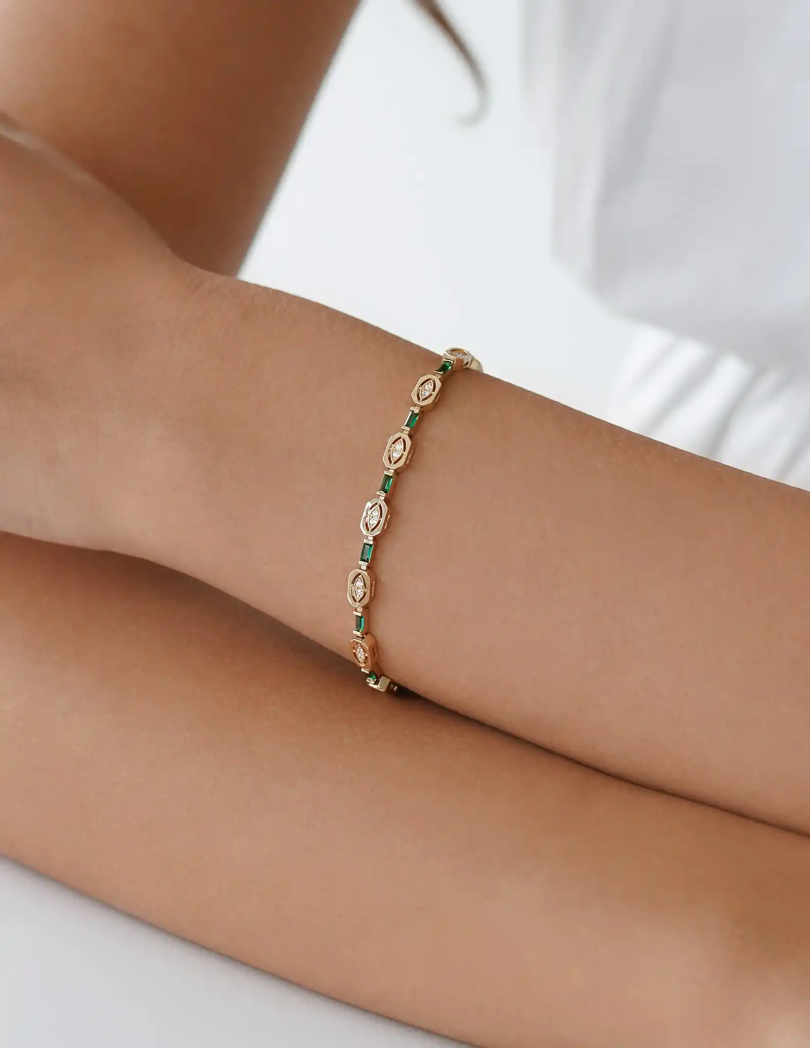 Yeşil Baget Taşlı Altın Bileklik