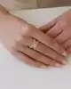 Baget Taşlı Altın Çapraz Yüzük