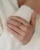 Beyaz Mineli Altın Çizgi Yüzük