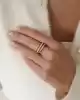 Beyaz Mineli Altın Çizgi Yüzük