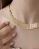 Çizgi Desenli Hologramlı Altın Kolye