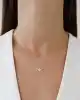 Taşlı Altın Çiçek Kolye