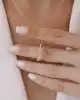 Taşlı Altın Yaprak Kolye