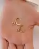 Taşlı Kare Sallantılı Altın Küpe