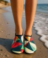 Shoecide Renkli Üçgen Desen Kadın Deniz Ayakkabısı – Hafif, Kaydırmaz, Hızlı Kuruyan Aqua Shoes