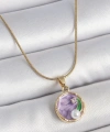 Shoecide 316l Çelik Gold Renk Zincir Mor Çiçek İşlemeli Zirkon Taş İnci Detaylı Minimal Portre Model Kadın Kolye