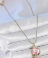 Shoecide 316l Çelik Gold Renk Zincir Pembe Mineli İncili Çiçek İşlemeli Portre Model Kadın Kolye