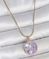 Shoecide 316l Çelik Gold Renk Zincir Zirkon Taşlı Mor Mineli Çiçek İşlemeli İnci Detay Portre Model Kadın Kolye