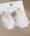 Shoecide Beyaz Renk Tüylü Yıldız Ponpon Model Kadın Küpe