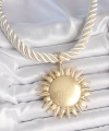 Shoecide Kırık Beyaz Halat Model Gold Renk Güneş Figürlü Pirinç Kolye