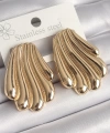 Shoecide Pirinç Gold Renk İşlemeli İstirdye Model Kadın Küpe