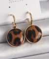 Shoecide Pirinç Gold Renk Leopar Desenli Daire Model Kadın Küpe